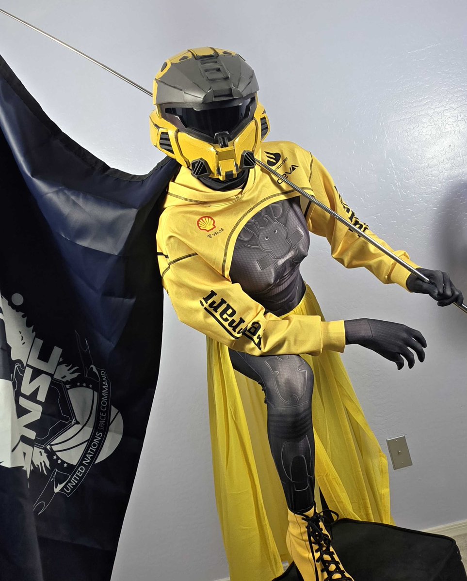 RoxyRenamon's tweet photo. So.... you want to be a spartan? #Spartan #cosplay #halo https://t.co/PW8zhtPShW