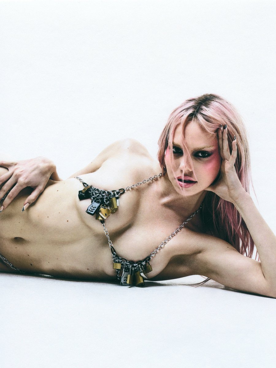 deathbyadela's tweet photo. these photos.. gag https://t.co/C24ME2uR7f