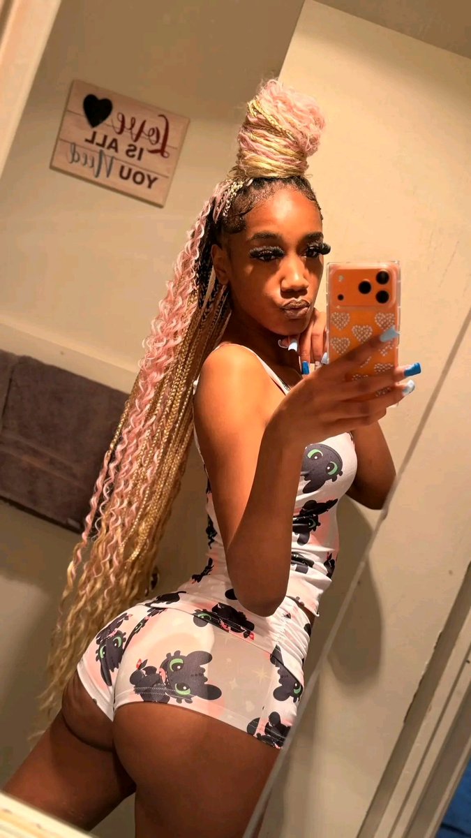 niacarrter's tweet photo. birthday inna bit 🎂❤💋 https://t.co/TDDMpciuGh