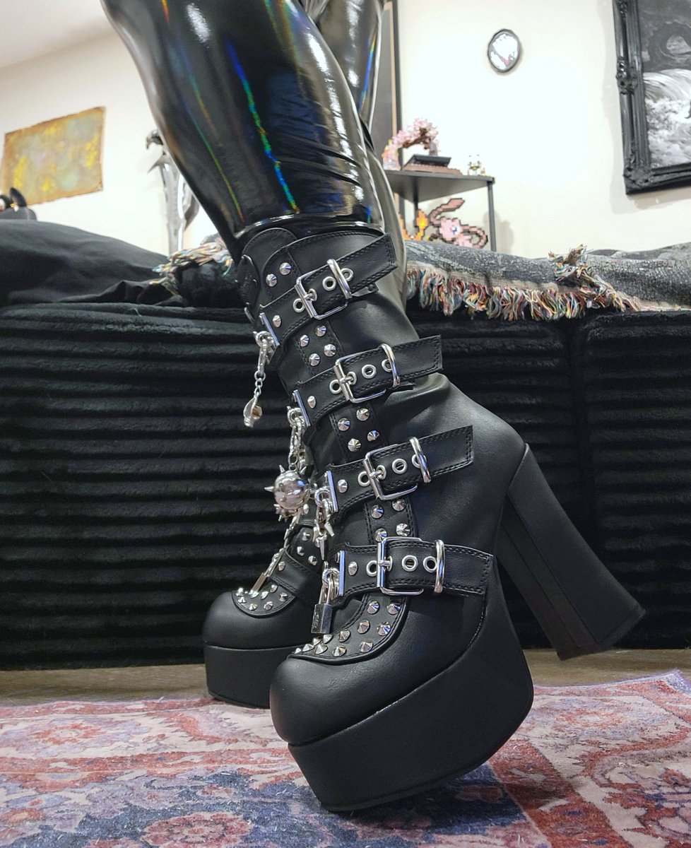 evilwitxhdom's tweet photo. Only boot licking losers will see this post.🩸 https://t.co/xgQhJNSruS