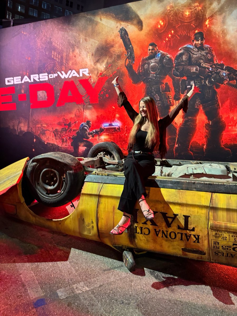 Saskkiii's tweet photo. Thank you for having me @XBOX @GearsofWar! ❤️⚙️🩸 https://t.co/MxNxW9wXjK