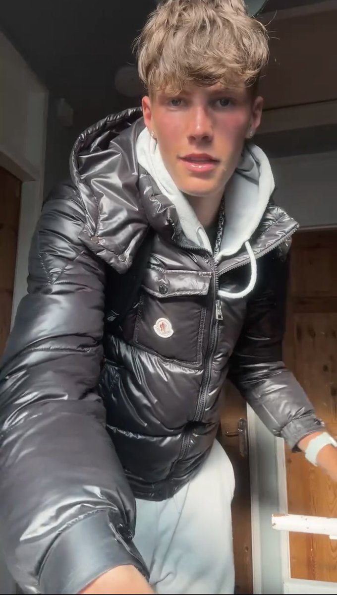 Craig_a_1's tweet photo. Seriously Fit Lad Drippin His Moncler Puffa N Baggy Trackie .... FAF Lad ...... HOT AS FUCK 🍆💦🍆💦 https://t.co/ikUVsjjBVD