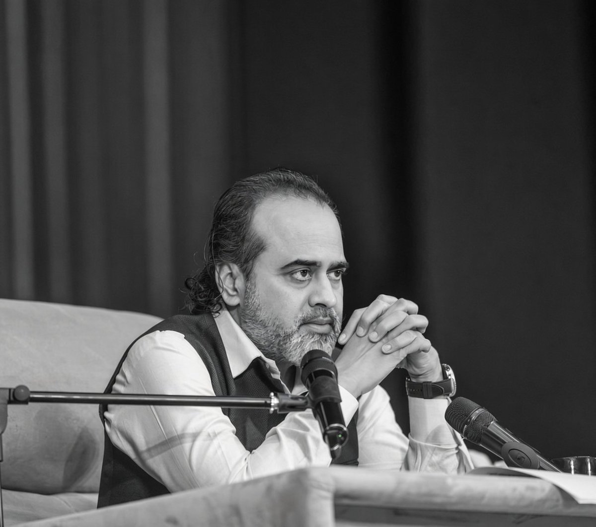 Jagat_Vedanta's tweet photo. "Love is the depth of the scars on your face."

- Acharya Prashant https://t.co/BAXcGLQyTe