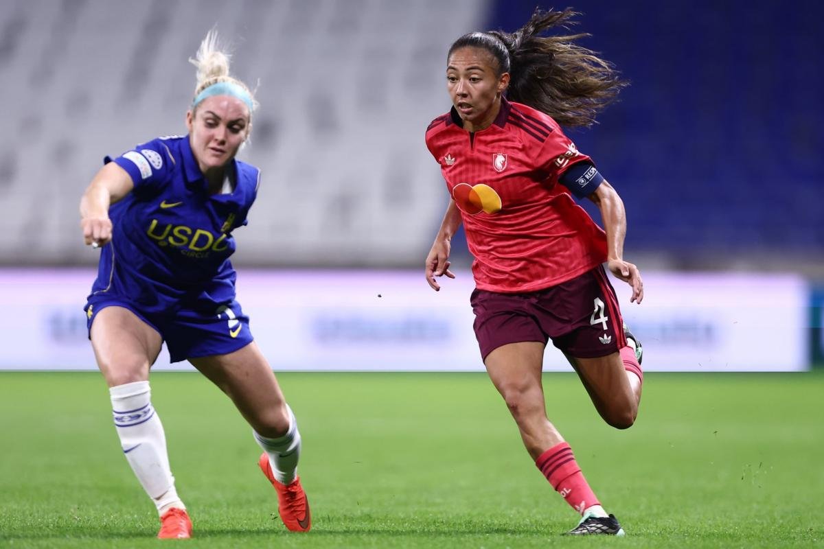 fenottes's tweet photo. « Il ne faut pas tout jeter à la poubelle » : La capitaine d'OL #Lyonnes Selma #Bacha tire du positif du match nul contre #Chelsea en Ligue des champions
#OLLCFC 
(L'Équipe : https://t.co/qTuuaoLNVC) https://t.co/DZFldxPd0l