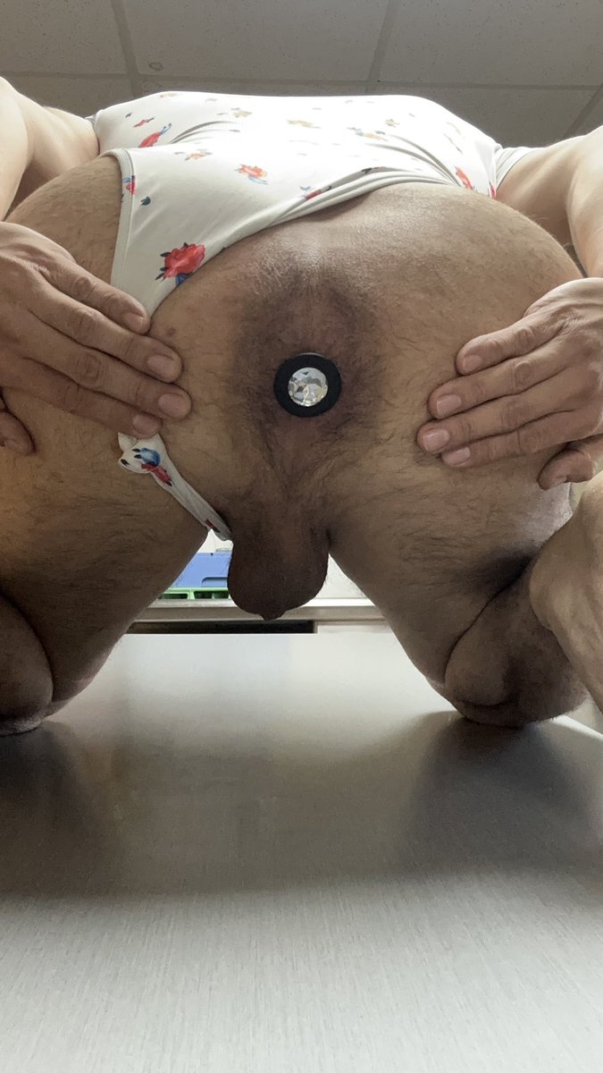 tiny_lil_twink's tweet photo. Fuck me on the counter. 👀 https://t.co/gzi5o4K3kT