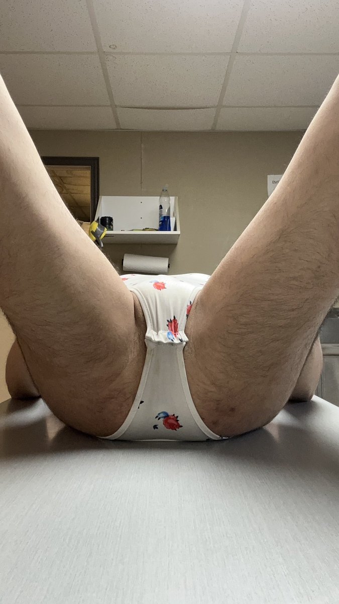 tiny_lil_twink's tweet photo. Fuck me on the counter. 👀 https://t.co/gzi5o4K3kT