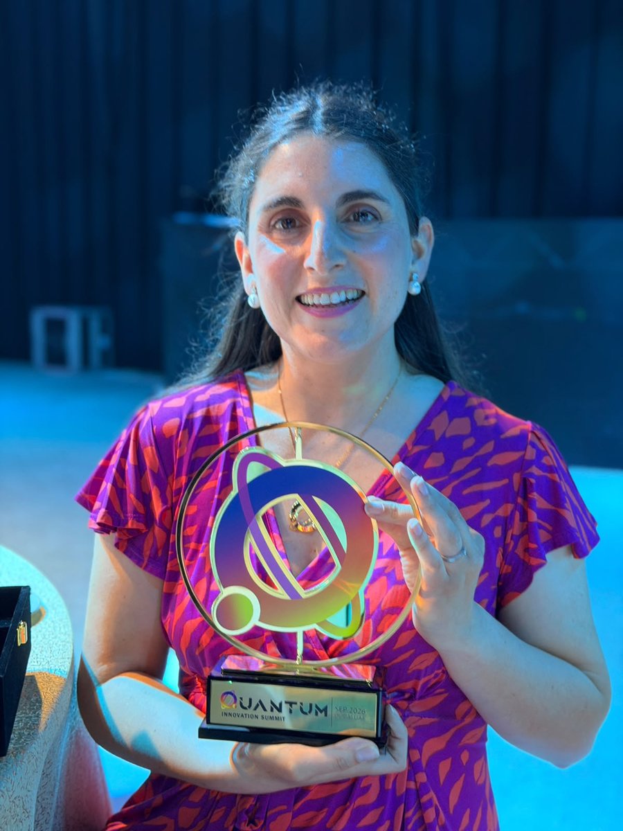 uchile's tweet photo. Carla Hermann, investigadora @miroptics y académica @UChile_Beauchef @DFI_UChile, gana premio internacional Quantum Educator and Mentor Award por su trabajo en educación y mentoría cuántica, además de su gran labor como divulgadora científica https://t.co/uRp2Rbcbew https://t.co/aIcvOkfXY2