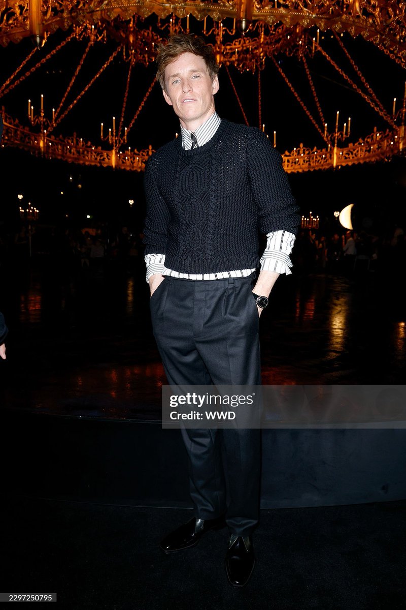 newtscacervo's tweet photo. 🗒️ |  29 / 09 

O Eddie finalmente apareceu!, o eddie fotografado para o Saint Laurent Paris Fashion Week  Womenswear Spring/Summer 2027

📷 : WWD https://t.co/LZpUyd7Erl