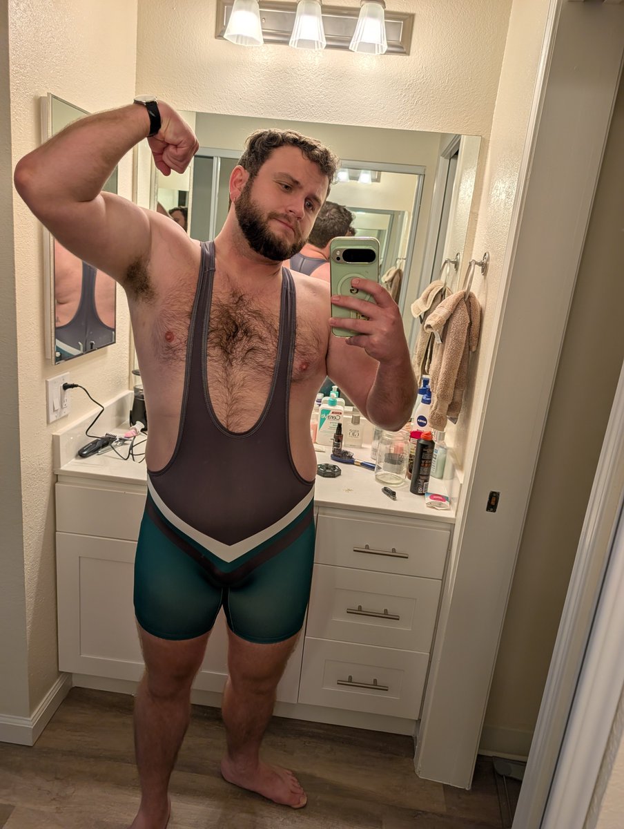 ursarobo's tweet photo. Singlets are so fun 😍 https://t.co/XR1isATPqR