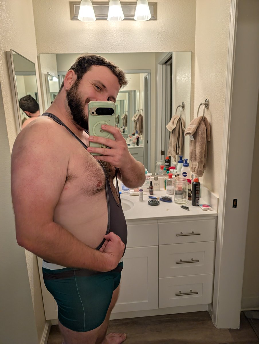 ursarobo's tweet photo. Singlets are so fun 😍 https://t.co/XR1isATPqR