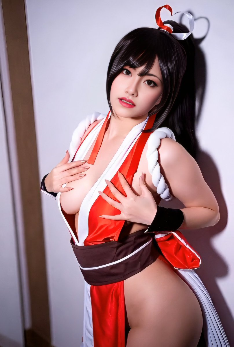 emirifonda's tweet photo. Mai Shiranui mode: ON 🔥❤️
A little confidence, a little danger… and a whole lot of KOF energy. Red, white, and ready to fight — but I might be having too much fun playing Mai tonight. 😏
Be honest… which pose suits me better? 👀👇
#MaiShiranui #KOF #Cosplay #不知火舞 #Emiri https://t.co/S8MLlrobiW