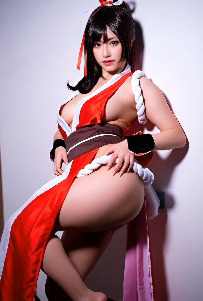 emirifonda's tweet photo. Mai Shiranui mode: ON 🔥❤️
A little confidence, a little danger… and a whole lot of KOF energy. Red, white, and ready to fight — but I might be having too much fun playing Mai tonight. 😏
Be honest… which pose suits me better? 👀👇
#MaiShiranui #KOF #Cosplay #不知火舞 #Emiri https://t.co/S8MLlrobiW