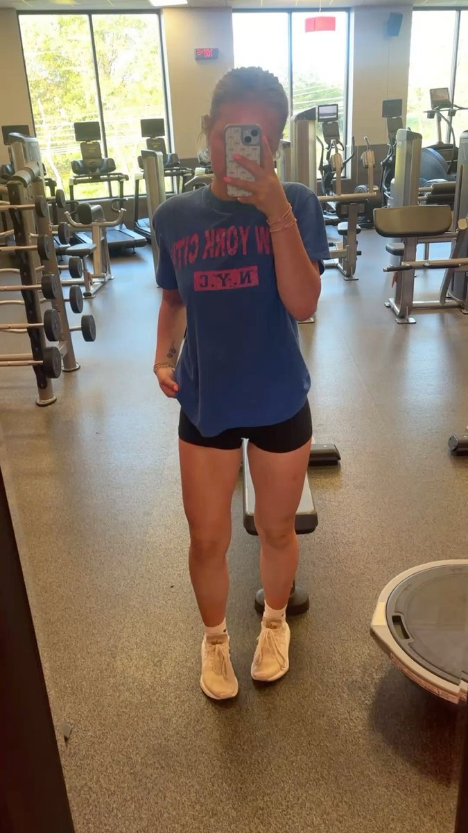 Evalichnovski's tweet photo. nothing better than a workout after class🙂‍↕️
Dms are open
#horny #teen #hmu https://t.co/35TNI4Gmle