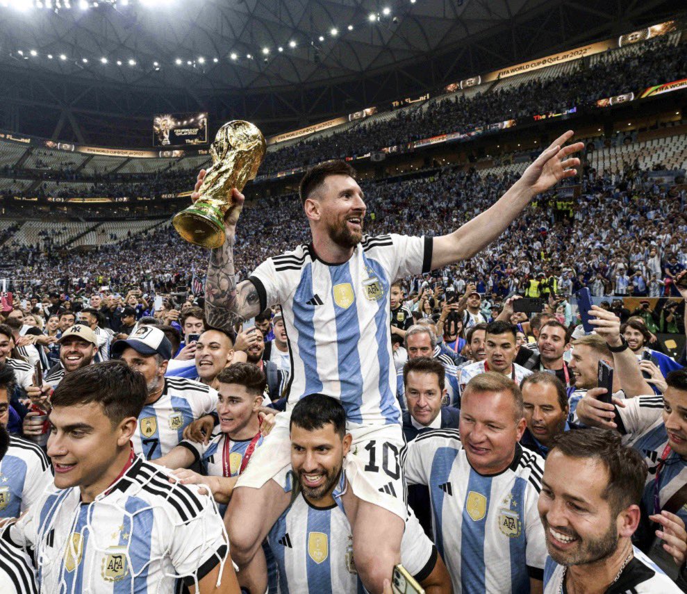 ultimate_kombo's tweet photo. The Greatest of All time 
Goal Scoring A1
Assisting A1
Dribbling A1
Free kick A1
Penalty B2 
Passing A1
Leadership A1
Trophies A1 

Respect fully intact 🐐

Leaving the stage, as a true King should leave 

Thank You Lionel Messi https://t.co/SpYhMgFvhE