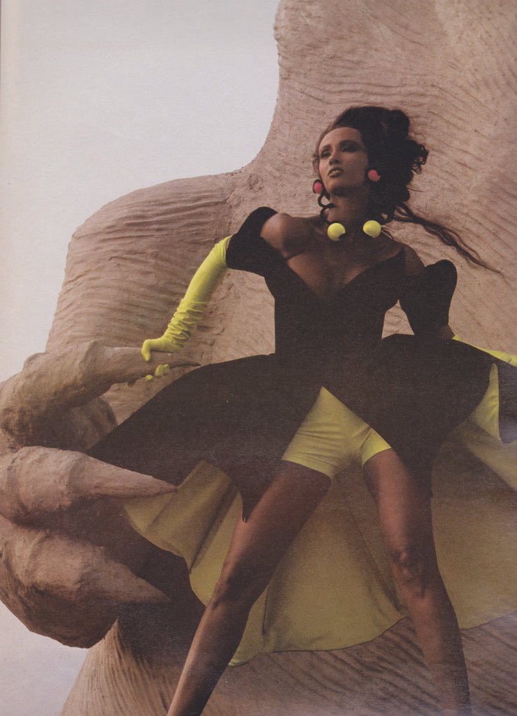 xe0_xeo's tweet photo. LA Style - Thierry Mugler (1990) https://t.co/aYzL6UxwPF