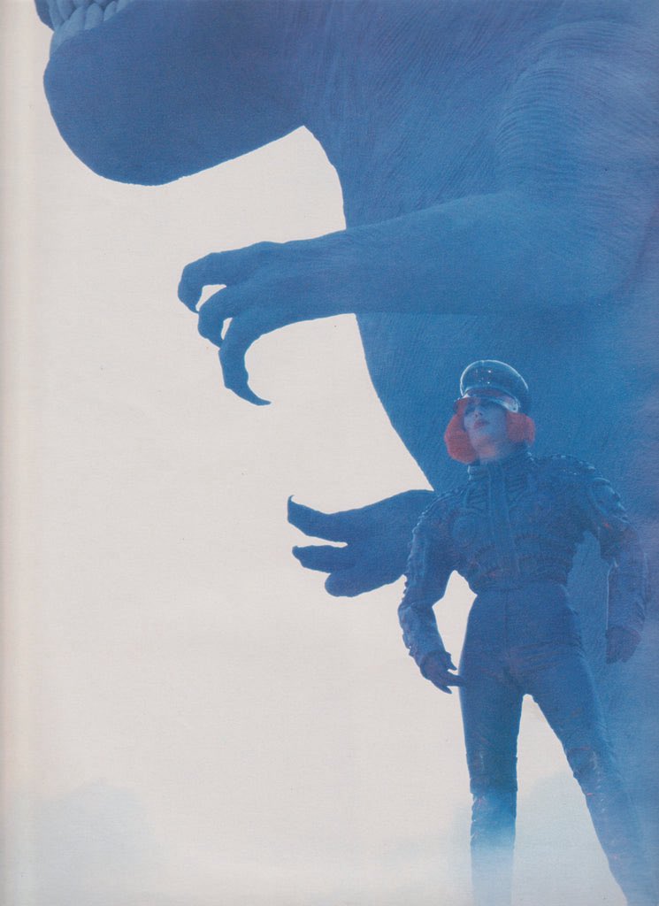 xe0_xeo's tweet photo. LA Style - Thierry Mugler (1990) https://t.co/aYzL6UxwPF