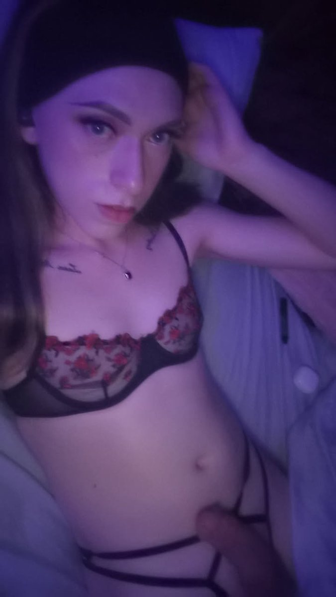 MegansBrain99's tweet photo. So hard being a hung trans girl with no one to worship me
#trans #tgirl #hung #nsfw #porn https://t.co/U7CfUW1vKE