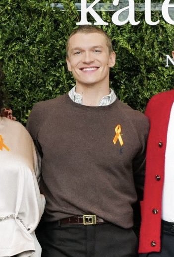 cowboyforests's tweet photo. he looks so DELICIOUS, i need him in sweaters with the collar under it more often https://t.co/IMguo5lFU3