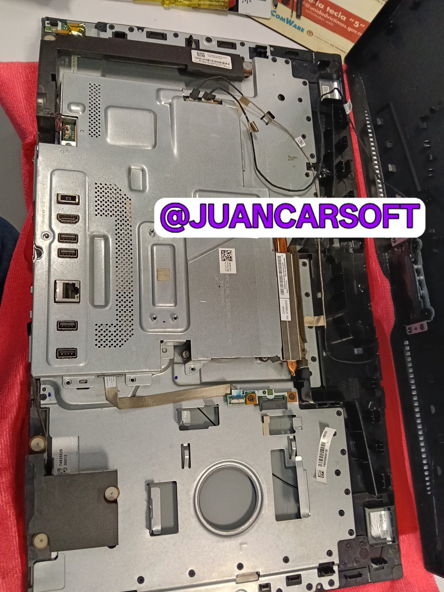 JuanCarMarFer's tweet photo. Haciéndole mantenimiento a un computador todo en uno, es de mucho cuidado y solo debe ser manipulado por un experto en computadoras para evitar un daño al equipo.. sígueme en las redes sociales como @juancarsoft #juancarsoft #SantaMarta #systems #x #informatica
@JuanCarMarFer https://t.co/49fwF8n4qc