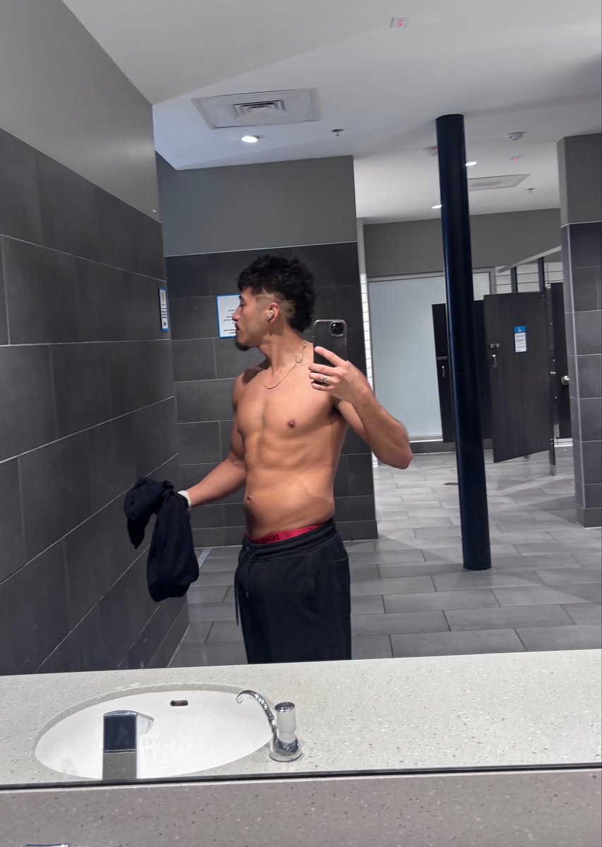 8tren's tweet photo. take a bite https://t.co/ol6sfC3hsP