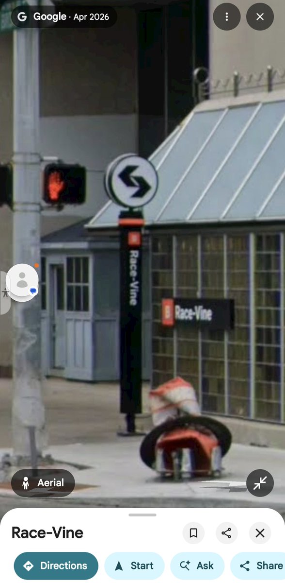 tlorenzo92's tweet photo. So, love the whole SEPTA METRO signage, can't wait until it's completed, especially the new maps &amp; the YOU ARE HERE bits. One question, are those lollipop SEPTA LOGO signs @ the stations supposed to light up? cause most of them don't at nite
@SEPTA_SOCIAL https://t.co/8Sen178XtI