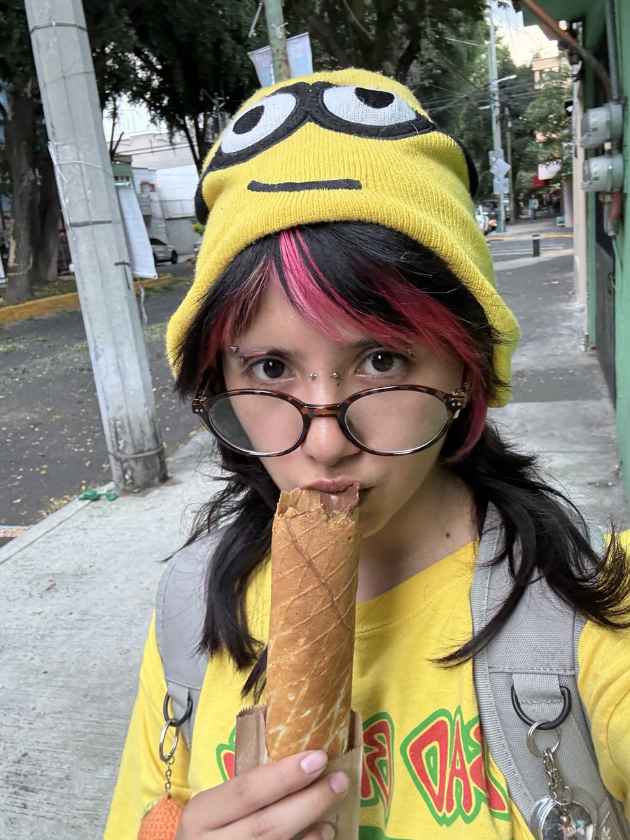 emoct91's tweet photo. shoutout to el señor de las marquesitas q es súper buen pedo mi único amigo de la colonia https://t.co/CNI5EzLtdz
