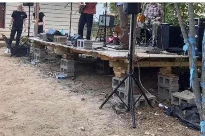 basportales's tweet photo. Los artistas en todo el mundo // Por alguna razón los artistas en latam https://t.co/KeLCVvR35v