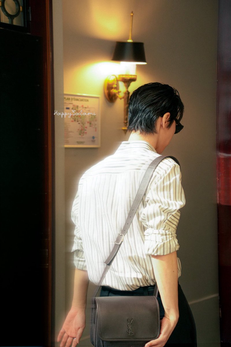 ywnpsk's tweet photo. ทุกคนนนนนนนนเสื้อเชิ้ตตตตตตตตพับแขนนนนน กุเดรส กุหายใจไม่ออก กุไม่มีที่ไป กุหาทางออกจากผุ้ชายคนนี้ไม่เจอออ เซตผม ใส่แว่น เชิ้ตลาย โคตรรรรรรรรักู้ชายยยยยยย😭😭😭

TEN AT SAINT LAURENT SUMMER27  
#TENforYSLPFW27 #Saintlaurentxten https://t.co/4DkDTJbFPp