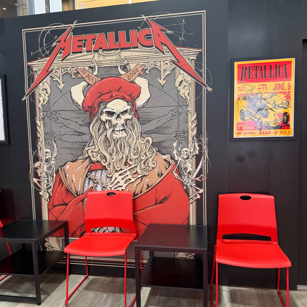 CommishNaft's tweet photo. Rocking for a great cause! I visited the @RedCross x @Metallica Blood Donation Experience at the Fashion Show Mall, in honor of Metallica's residency at the @SphereVegas. This limited-time experience gives fans the chance to give back while enjoying some Metallica memorabilia. https://t.co/ml8MvCUMDS