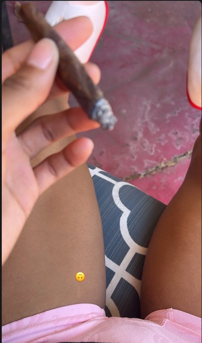 lilmissdrain's tweet photo. if you ain rolling up, wyd ? https://t.co/ZvDA4wqKlq