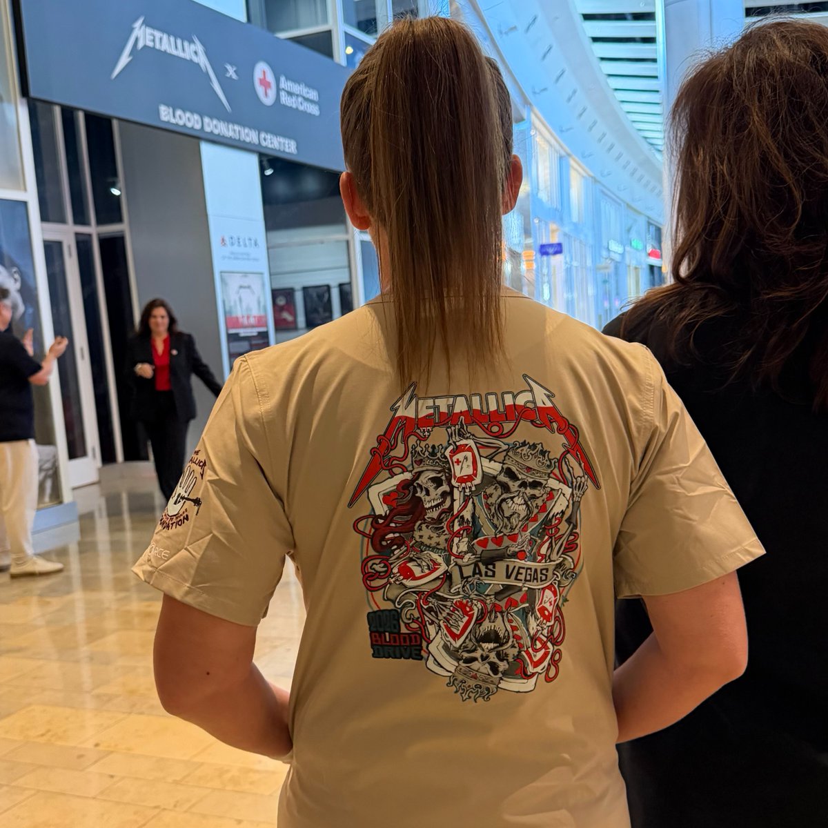 CommishNaft's tweet photo. Rocking for a great cause! I visited the @RedCross x @Metallica Blood Donation Experience at the Fashion Show Mall, in honor of Metallica's residency at the @SphereVegas. This limited-time experience gives fans the chance to give back while enjoying some Metallica memorabilia. https://t.co/ml8MvCUMDS