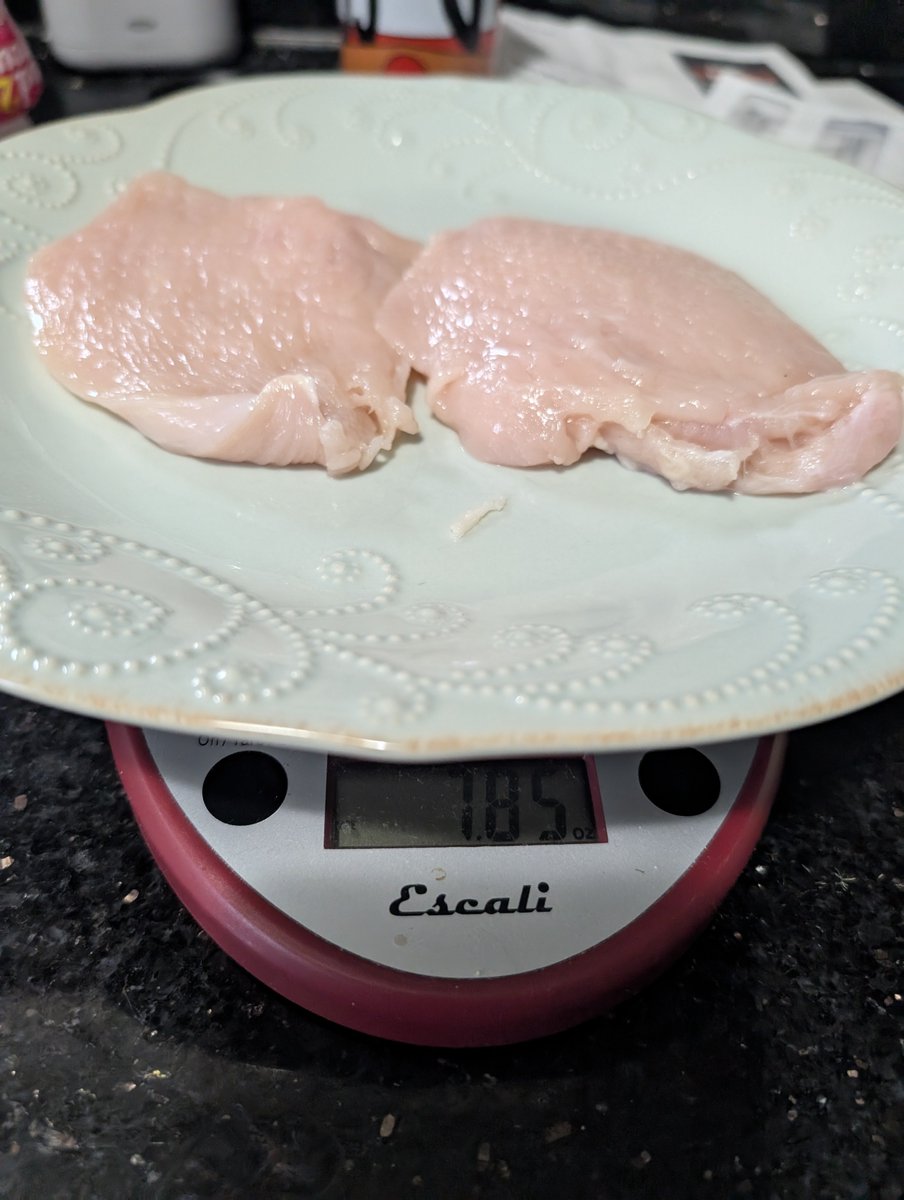 LGeorge0130's tweet photo. The new management company for #blueapron has been terrible. Every week there's something missing or a substitution. This takes the 🍰. Who knows how long they've been scamming us with thinly slicing the chicken as much as possible. #CustomerSupport #CustomerReview https://t.co/NQwPQzItpS
