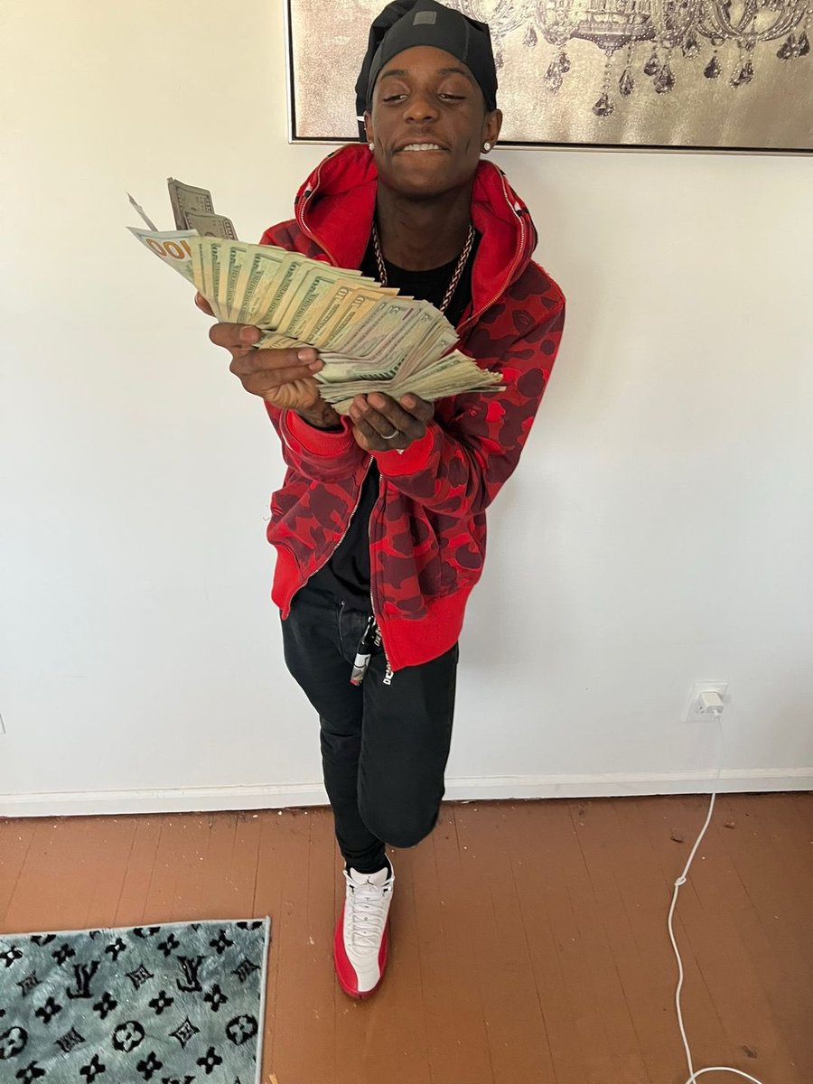 That1YNKartier's tweet photo. btw yo nigga can’t fwm on they worst day lol #lookingforcollabs #317freaks #indy #naptown #indianapolis https://t.co/NFqwCz9lFx