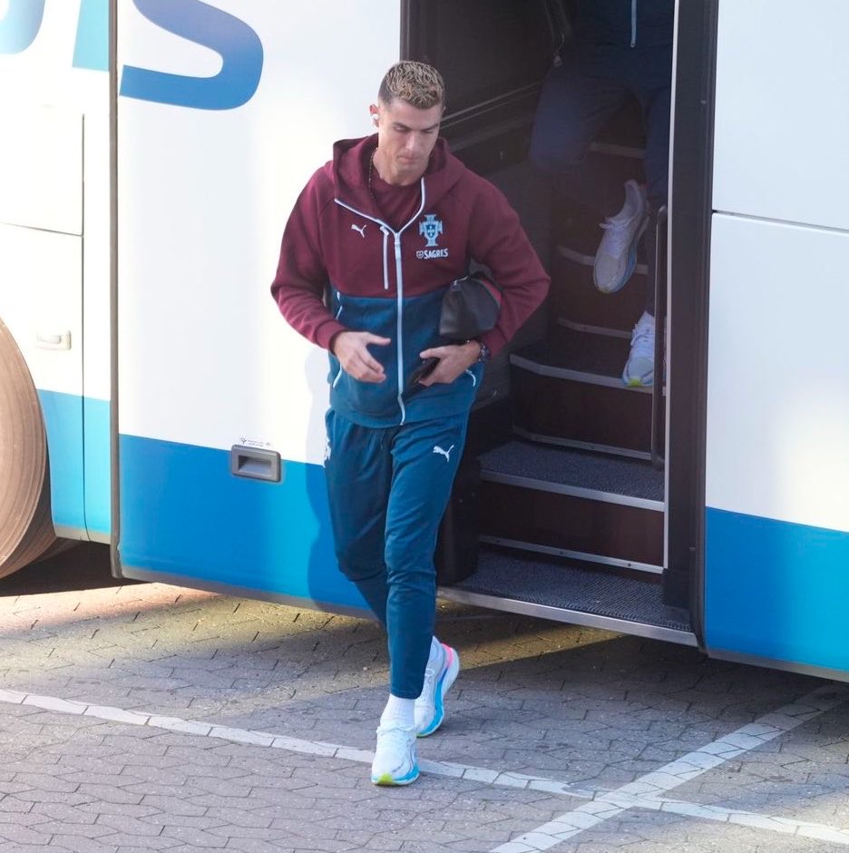 MadridSports_'s tweet photo. 🇵🇹💥 Esto que cuenta @marca es DEMOLEDOR:

Jorge Jesus y Pedro Proença, presidente de la Federación Portuguesa, corrieron al AEROPUERTO de Copenhague tras CRISTIANO RONALDO para SUPLICARLE que no se marchara

El capitán NO les quiso ESCUCHAR más y les dejó PLANTADOS ❌ https://t.co/ANPCPQfVSs