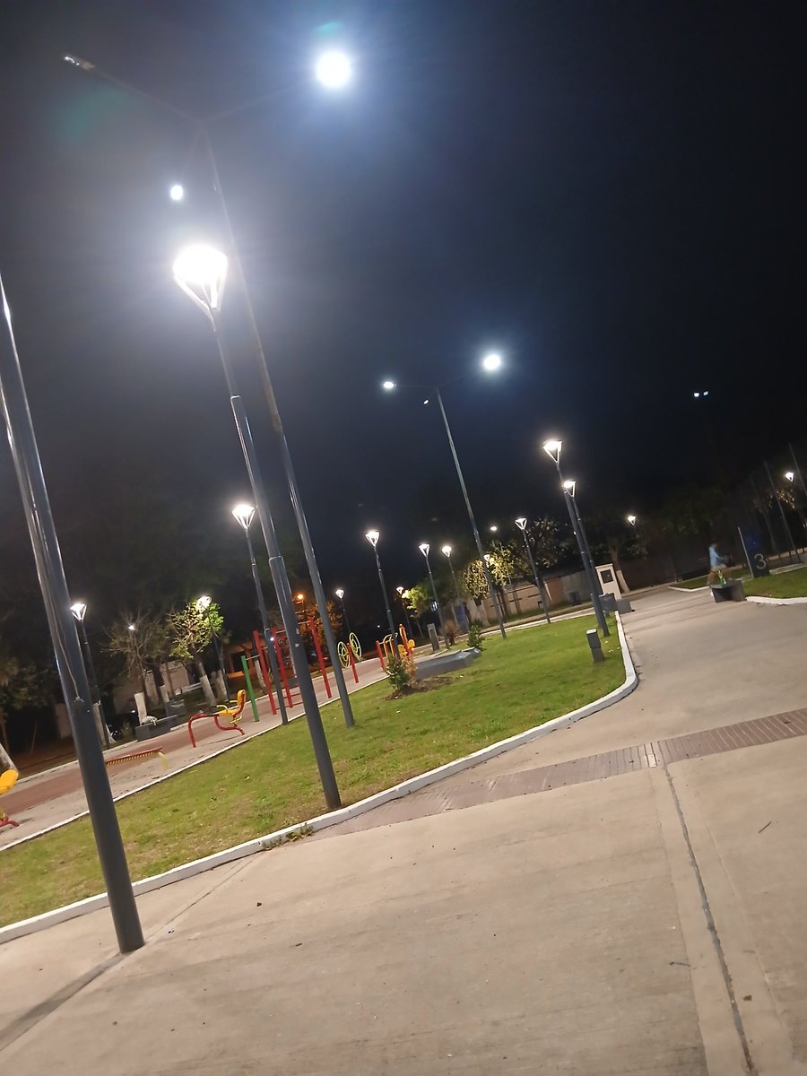 ShueRojas's tweet photo. Un paseo antes de llegar a casa 🎶❤️ quiere llover hermosas luces🎶❤️ https://t.co/jk8D36cMBJ