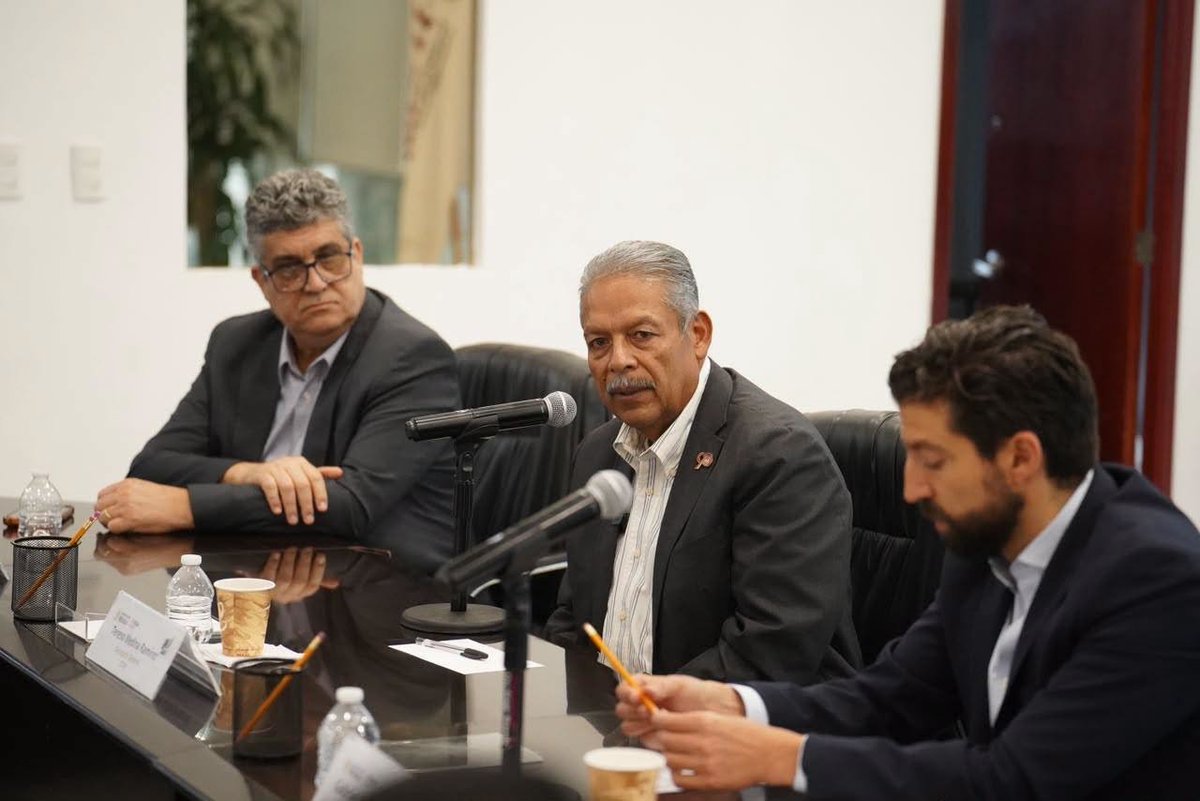 tereso_medina's tweet photo. 🇲🇽🤝 Hoy sostuvimos un encuentro con el Dr. @gabriel_tamariz, Titular de la Unidad de Política Laboral y Relaciones Institucionales de la @STPS_mx. Le agradezco su disposición al diálogo. https://t.co/dtbq364B7U