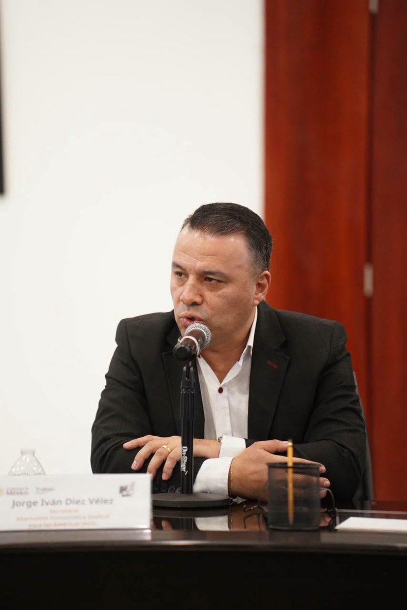 tereso_medina's tweet photo. 🇲🇽🤝 Hoy sostuvimos un encuentro con el Dr. @gabriel_tamariz, Titular de la Unidad de Política Laboral y Relaciones Institucionales de la @STPS_mx. Le agradezco su disposición al diálogo. https://t.co/dtbq364B7U