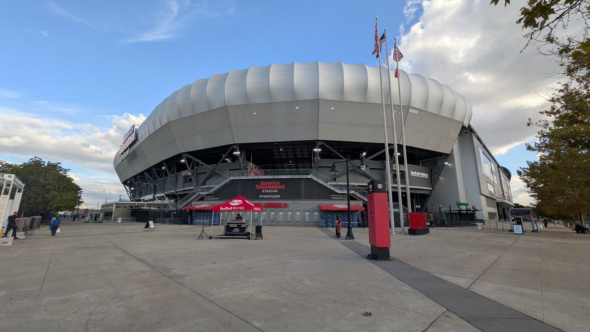 FredoRBNY's tweet photo. One month later!
WE'RE BACK FOR THE FINAL GAME OF THE MONTH!!!
I missed this place!
🥲🥲🥲
#SeptemberOfSoccer
#NY96
#TheRedBull https://t.co/RvinK0FthV