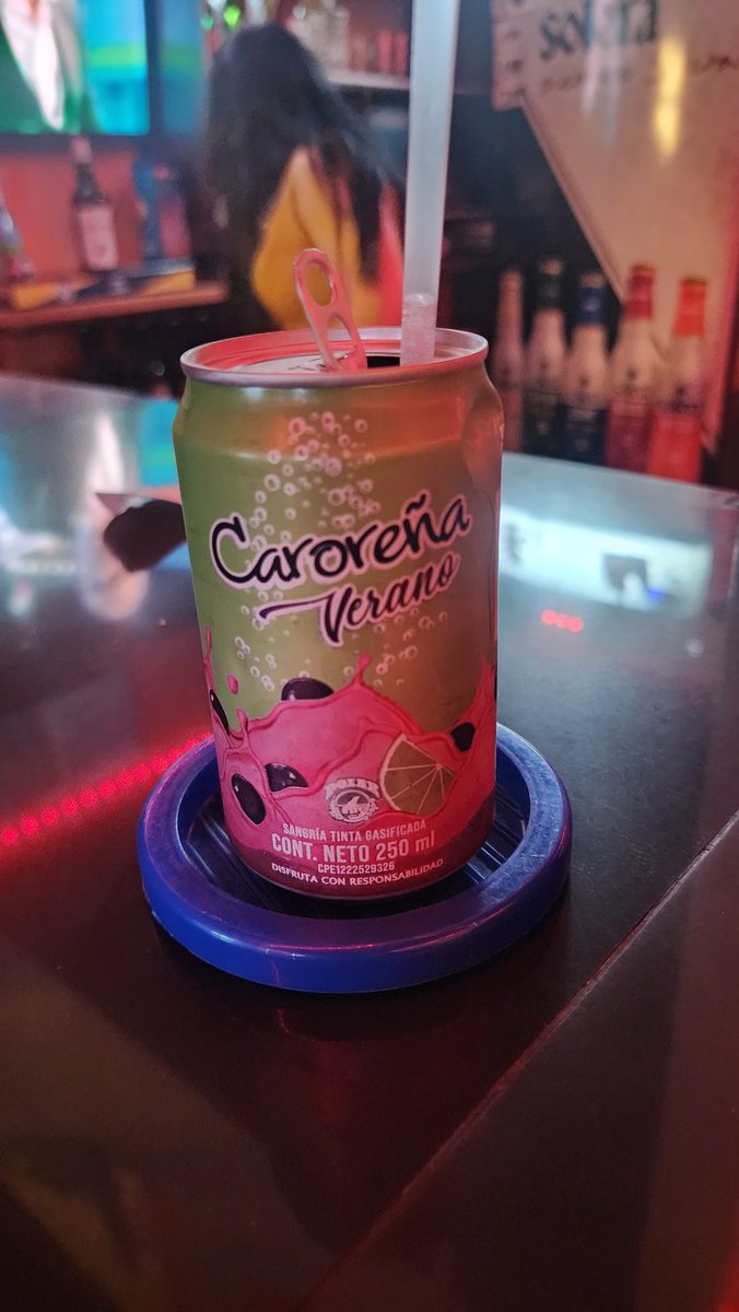 vampireevan_'s tweet photo. Me bebí cuatro de estas, estoy que vomito porque repudio el alcohol pero necesito emborracharme porque sino esta noche me suicido, y quiero olvidar todo, olvidar que me odian, olvidar que soy una mierda, que no le importo a nadie https://t.co/JWEbsY6d9M