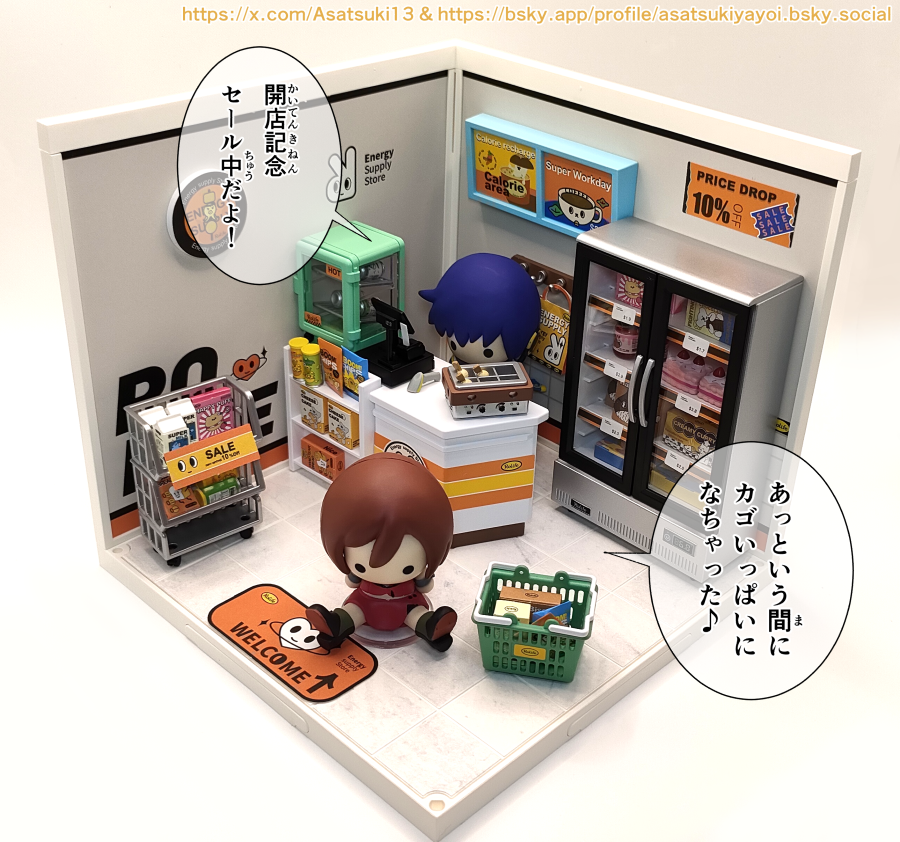 Asatsuki13's tweet photo. 💠前��の続き

出演：ピアプロキャラクターズのKAITO&amp;MEIKOちゃん

コンビニ開店です
色んな商品が所狭しと並べられていますが、カウンターには何とおでんがあるのです
海外メーカー製品なのにここに日本色が…！

#ミニチュア #ミニチュアハウス
【商品詳細】 Robotime / つくるんです®  (コンビニ) https://t.co/BLuXYLKCwQ