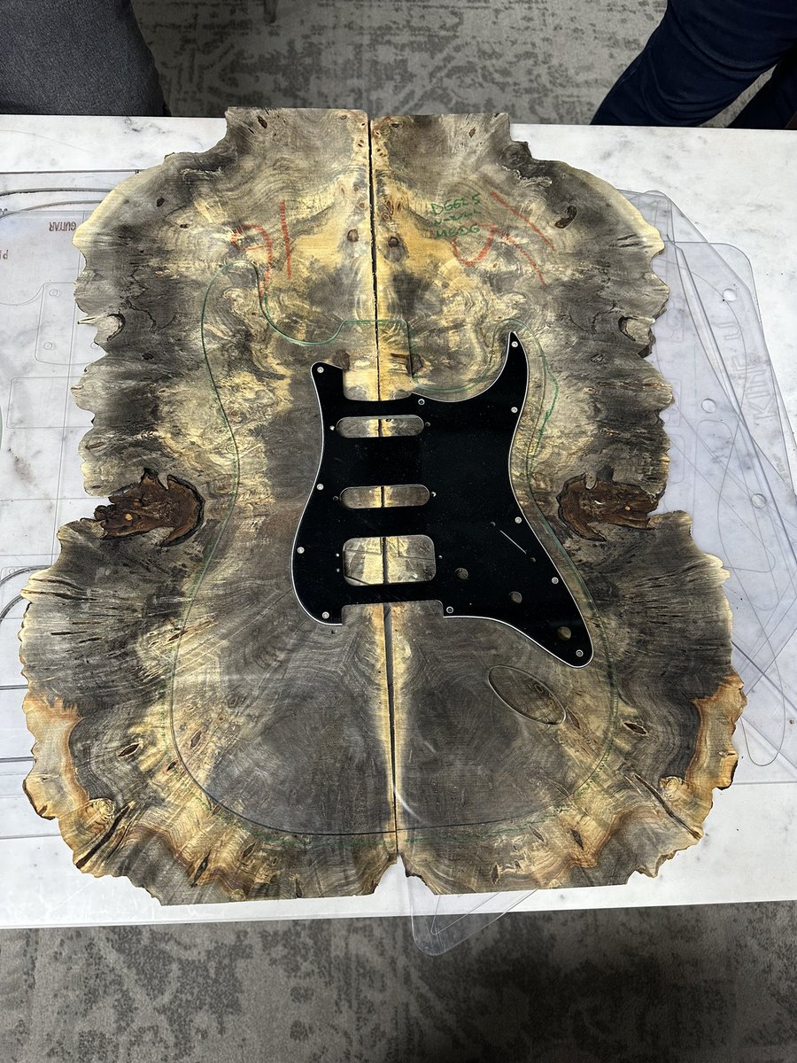 DetroitGuitar's tweet photo. A trip to the @FenderCustomShop Tone Shop to hand-select the wood for some very special builds coming to Detroit Guitar. This is where the next ones start.
#FenderCustomShop #Fender #DetroitGuitar #CustomGuitar #GuitarBuilding https://t.co/xnEKx8TLv1