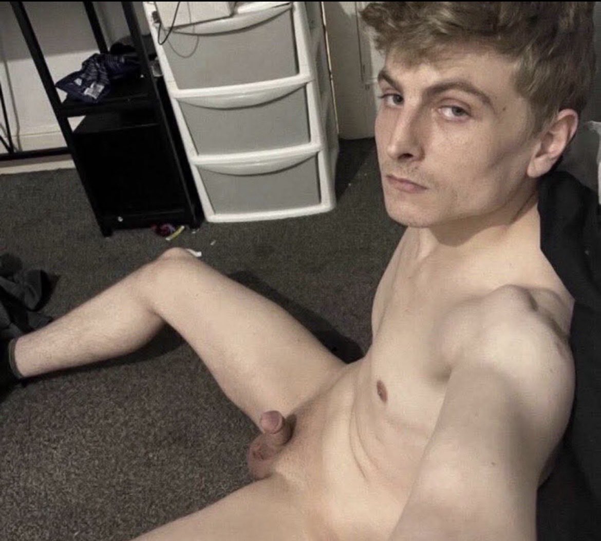 Benoj9a's tweet photo. This is me naked. Please repost &amp; like my nudes, it's not small just gets cold sometimes 💚
don't be mean plz 🥺 https://t.co/42QJd2z89b