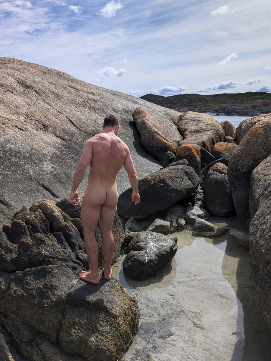 Nude_Hiker tweet picture