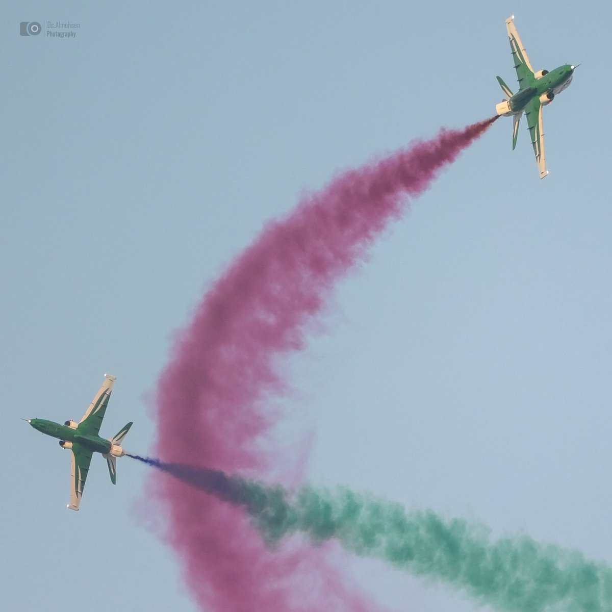 os_almohsen's tweet photo. من خلف العدسة، تفاصيل العرض الجوي تحكي قصة مجد. زاوية خاصة التقطتها بكاميرتي لتخليد هذه اللحظة الوطنية الاستثنائية 🦅📸
 ⁠#اليوم_الوطني_السعودي⁠ https://t.co/W2LEYdkaGG