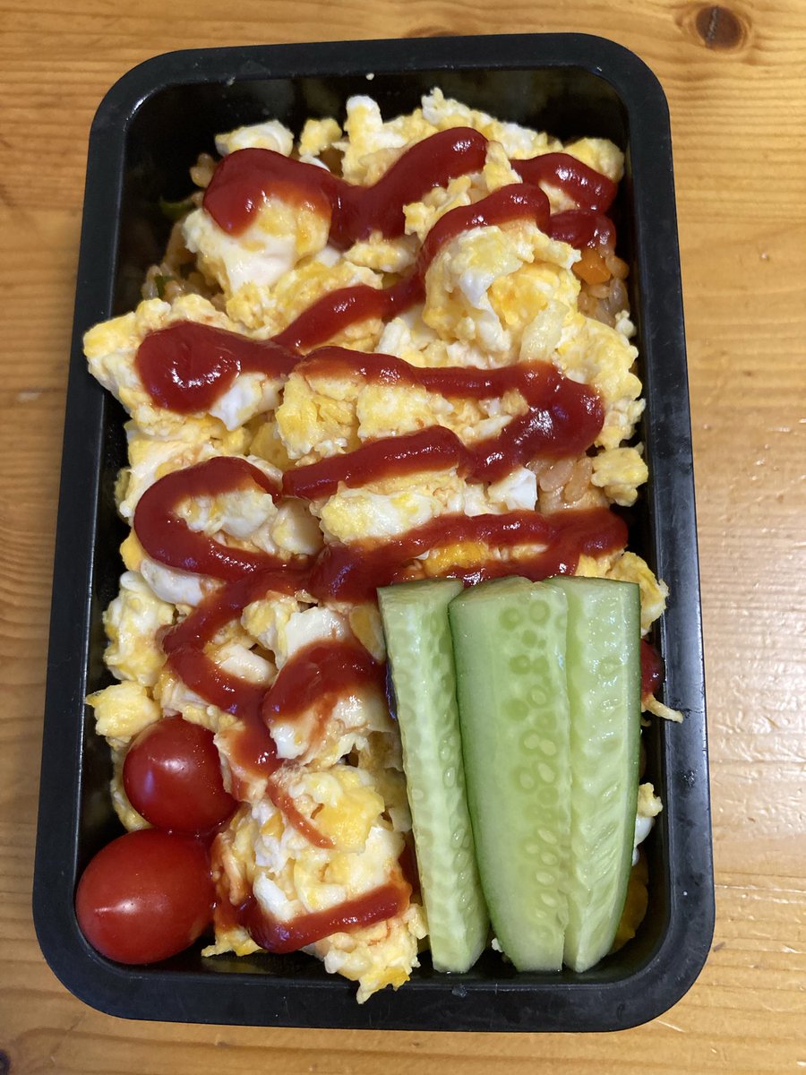 o9no5530's tweet photo. なんか緑🟩がほしい…でも時間も材料もない…。キュウリ🥒切るだけにしました😅
オムライス🍅🍳🍚はいつもの～
やっと4勤目～今日明日で休みだ～💦
チビちゃんの調子が喘息でイマイチです💦
吸入足してるけどなかなか💦
保育園大丈夫かなぁ。 https://t.co/oHa2NluLJx