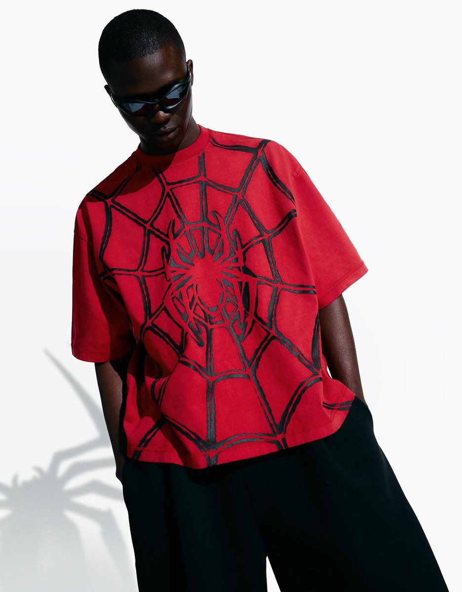 iunanovaa's tweet photo. challenge sortir de chez soi sans croiser un mec avec ce t-shirt 100% impossible https://t.co/vt2dgHziJj
