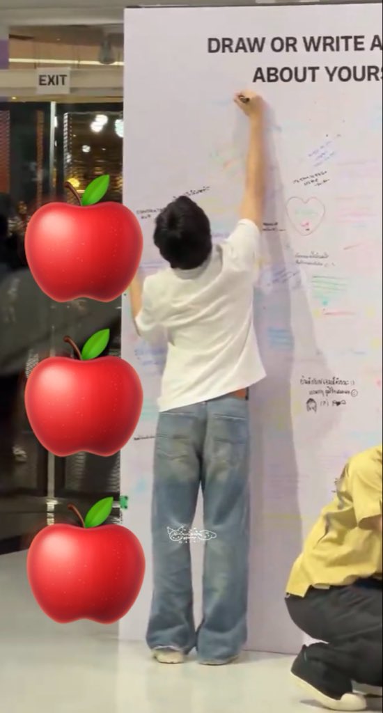 angelpiiip's tweet photo. proof of por being 3 apples tall 🍎｡꩜˚⋆ https://t.co/9k1v4qkZjr