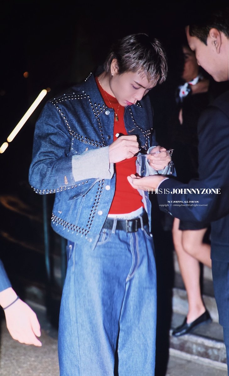 JohnnyZone209's tweet photo. 260930 ACNE STUDIOS, After Party

#AcneStudiosXJohnnySuh
#AcneStudios @acnestudios

#NCT #NCT127 #JOHNNY #쟈니 #ジャニー #서영호 #JOHNNYSUH #영호 https://t.co/abvsZbhjfk