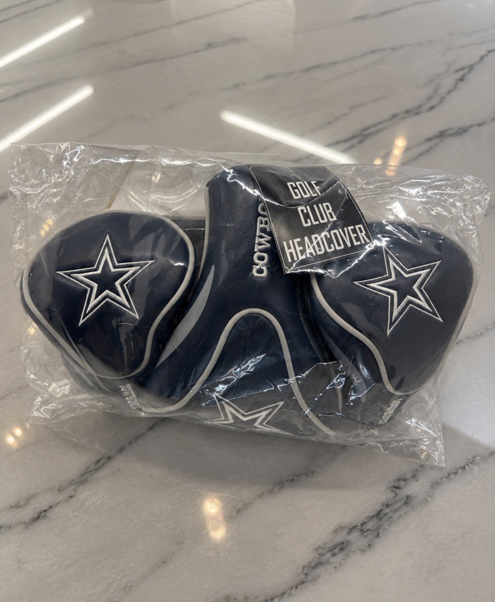 PatrickM390920's tweet photo. Is the universe trying to tell me something? Got these dropped in my bag by an insurance agent at the course and just passed the Star. Just keep piling up those fantasy points Javonte. https://t.co/OS4Qwtq5A8