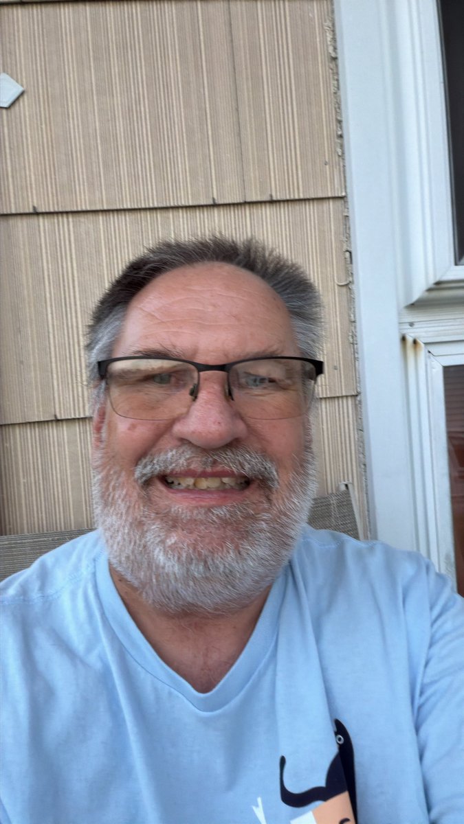 Drussell67's tweet photo. Just sitting on my patio on a cool fall night https://t.co/TcCjK1FHg6